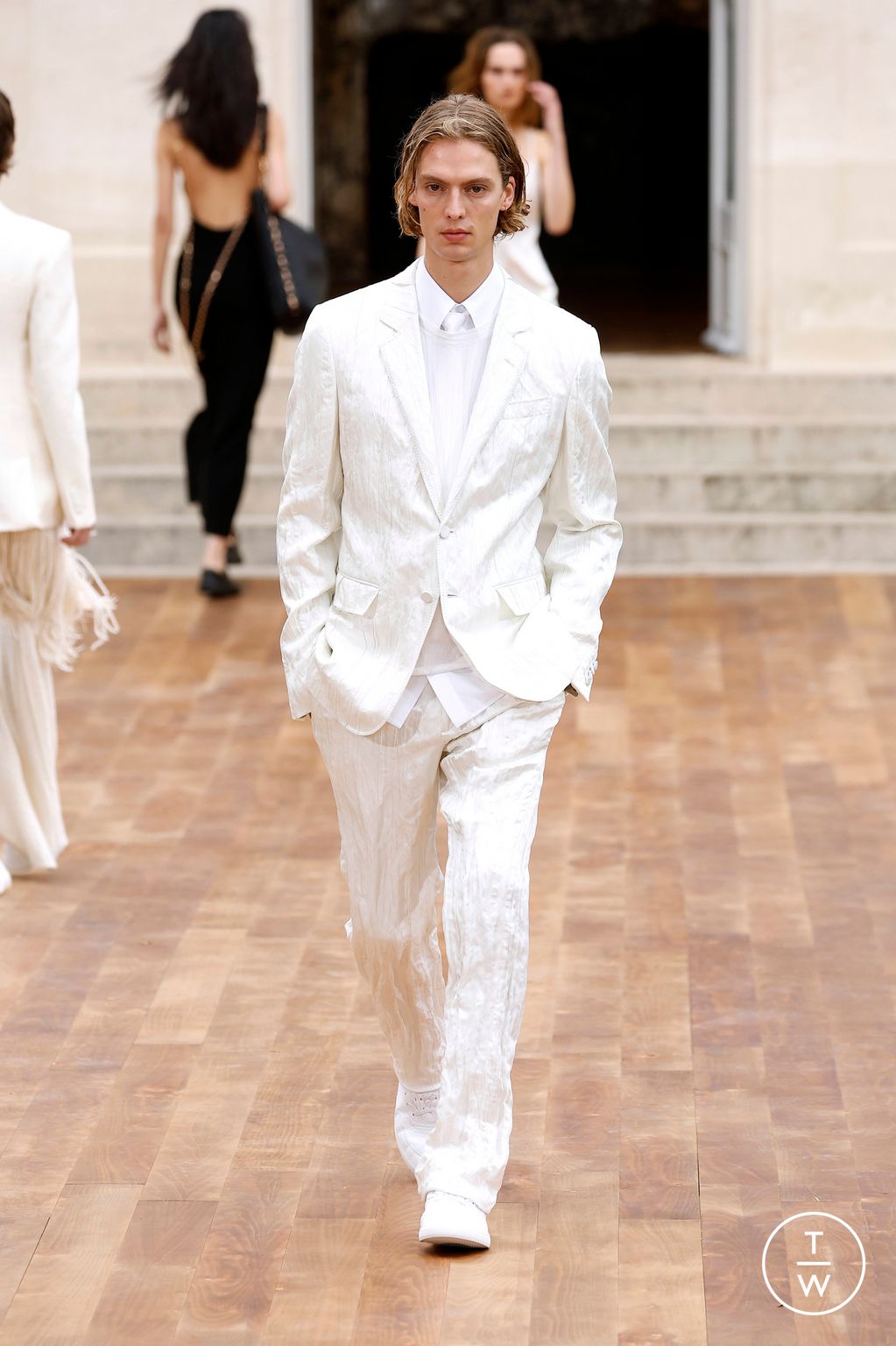 Fashion Week Paris Spring/Summer 2025 look 50 from the Gabriela Hearst collection 女装