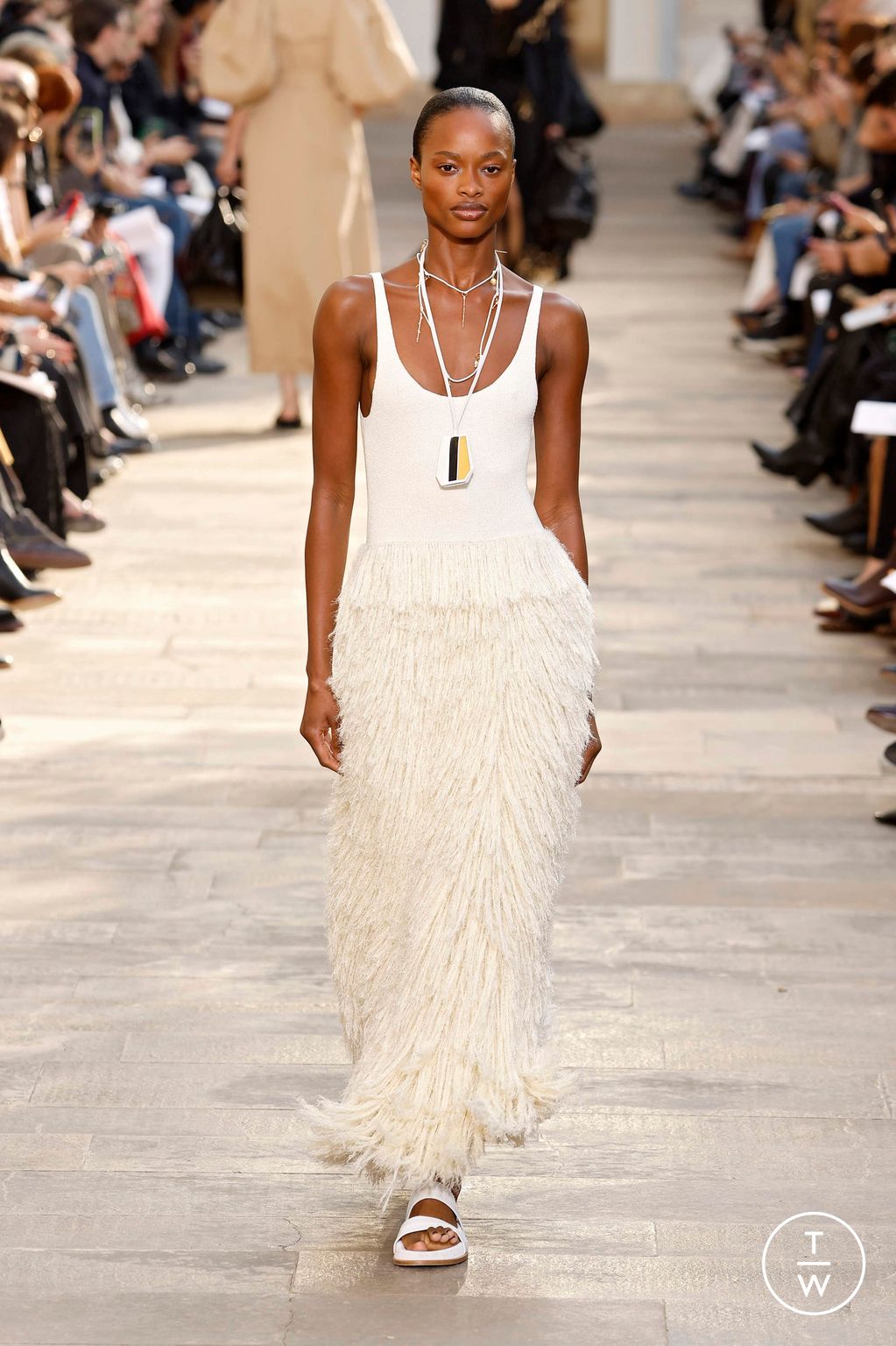 Fashion Week Paris Spring/Summer 2026 look 9 from the Gabriela Hearst collection 女装