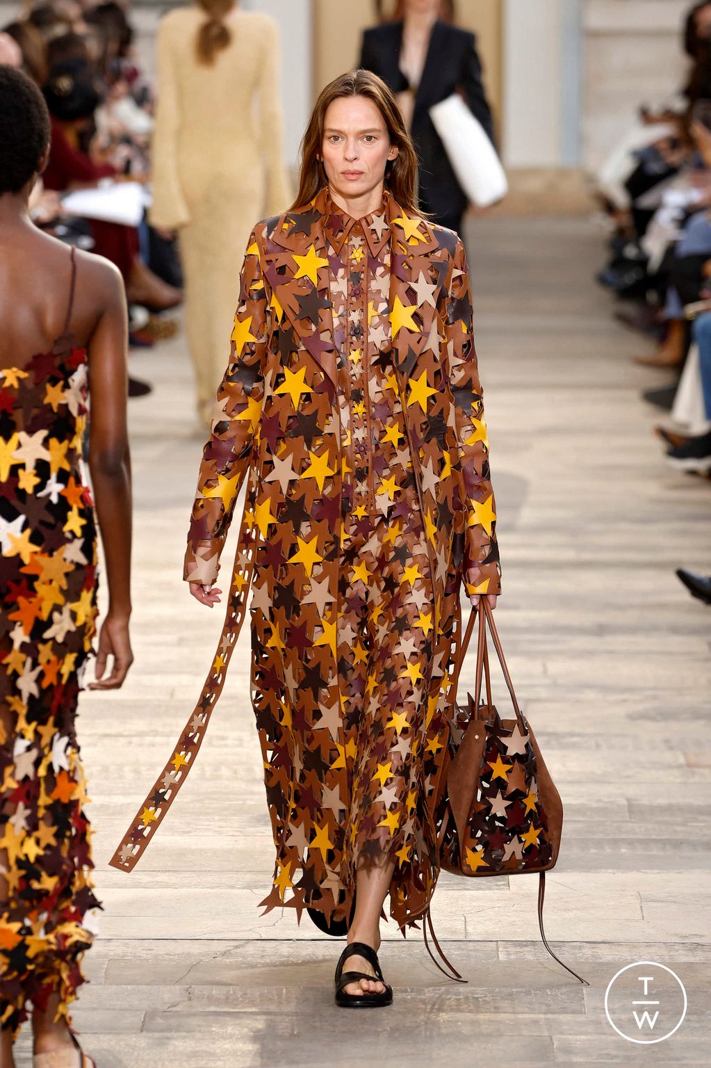 Fashion Week Paris Spring/Summer 2026 look 28 from the Gabriela Hearst collection 女装