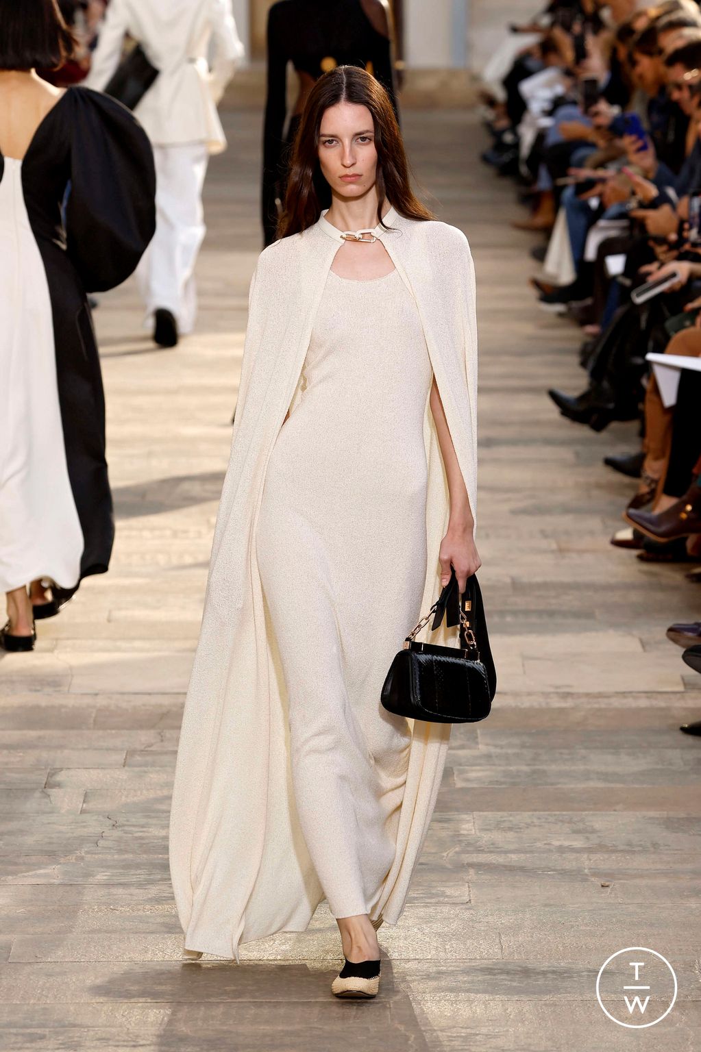 Fashion Week Paris Spring/Summer 2026 look 34 from the Gabriela Hearst collection 女装