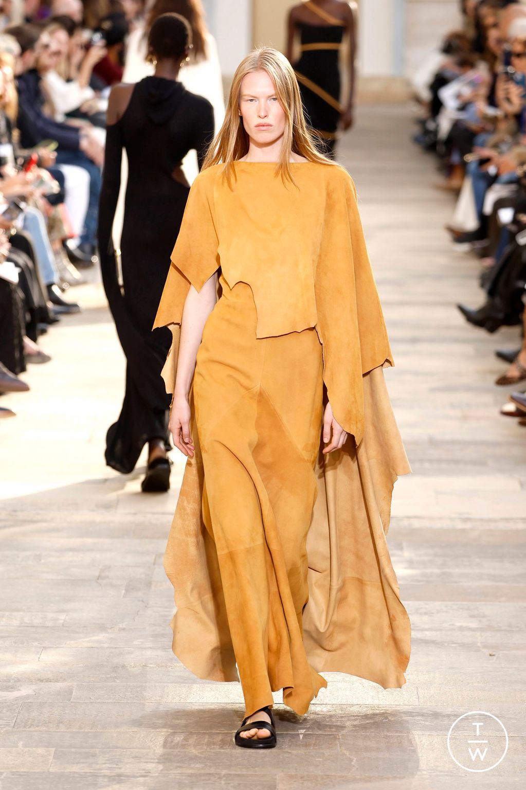 Fashion Week Paris Spring/Summer 2026 look 37 from the Gabriela Hearst collection womenswear