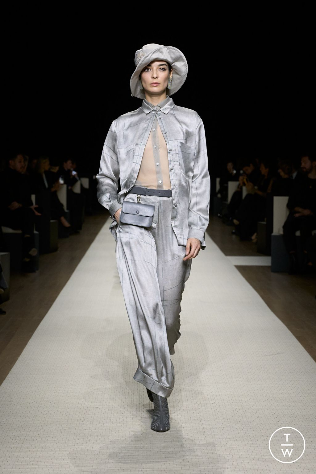 Fashion Week New York Spring/Summer 2025 look 17 from the Giorgio Armani collection womenswear