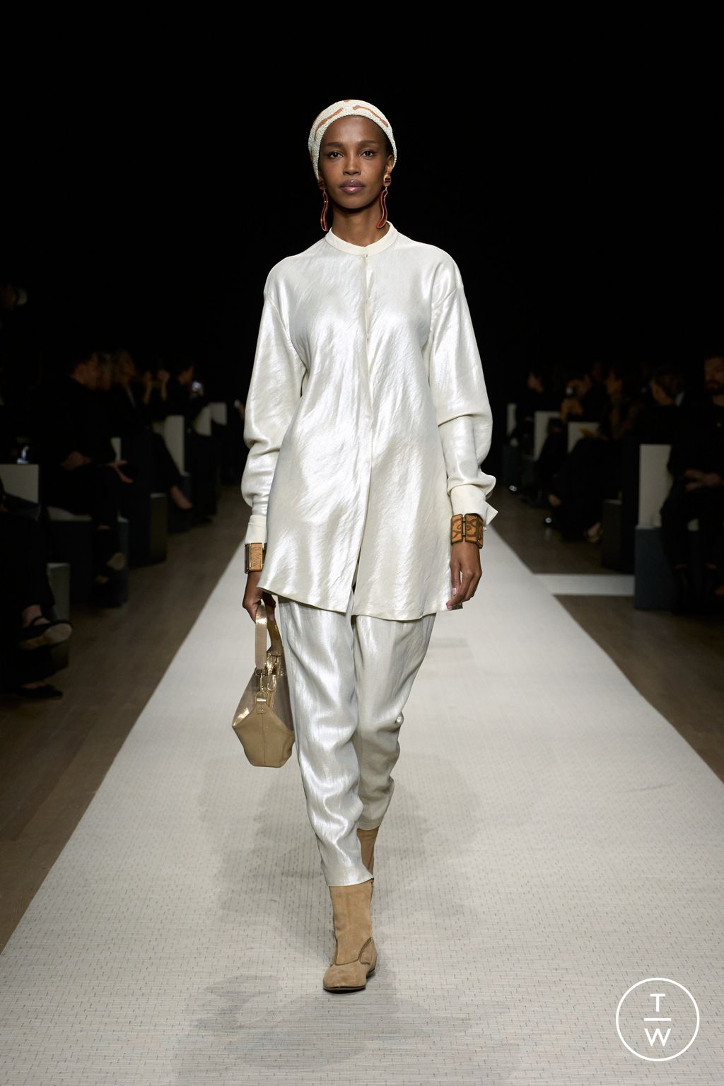 Fashion Week New York Spring/Summer 2025 look 19 from the Giorgio Armani collection womenswear
