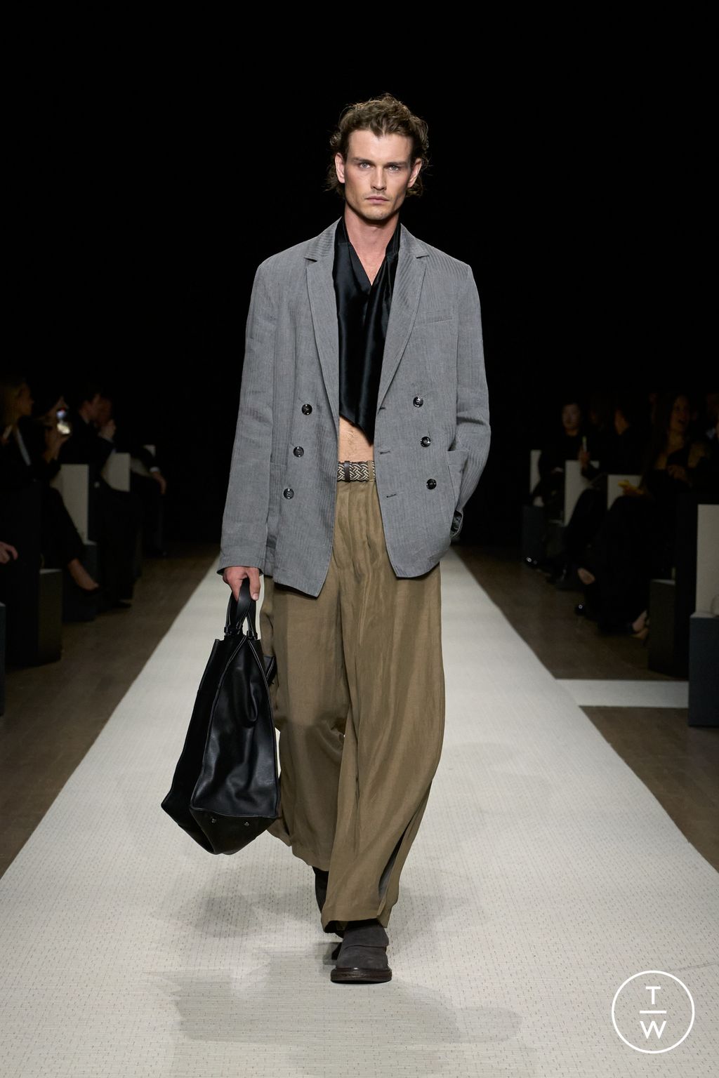 Fashion Week New York Spring/Summer 2025 look 23 from the Giorgio Armani collection womenswear