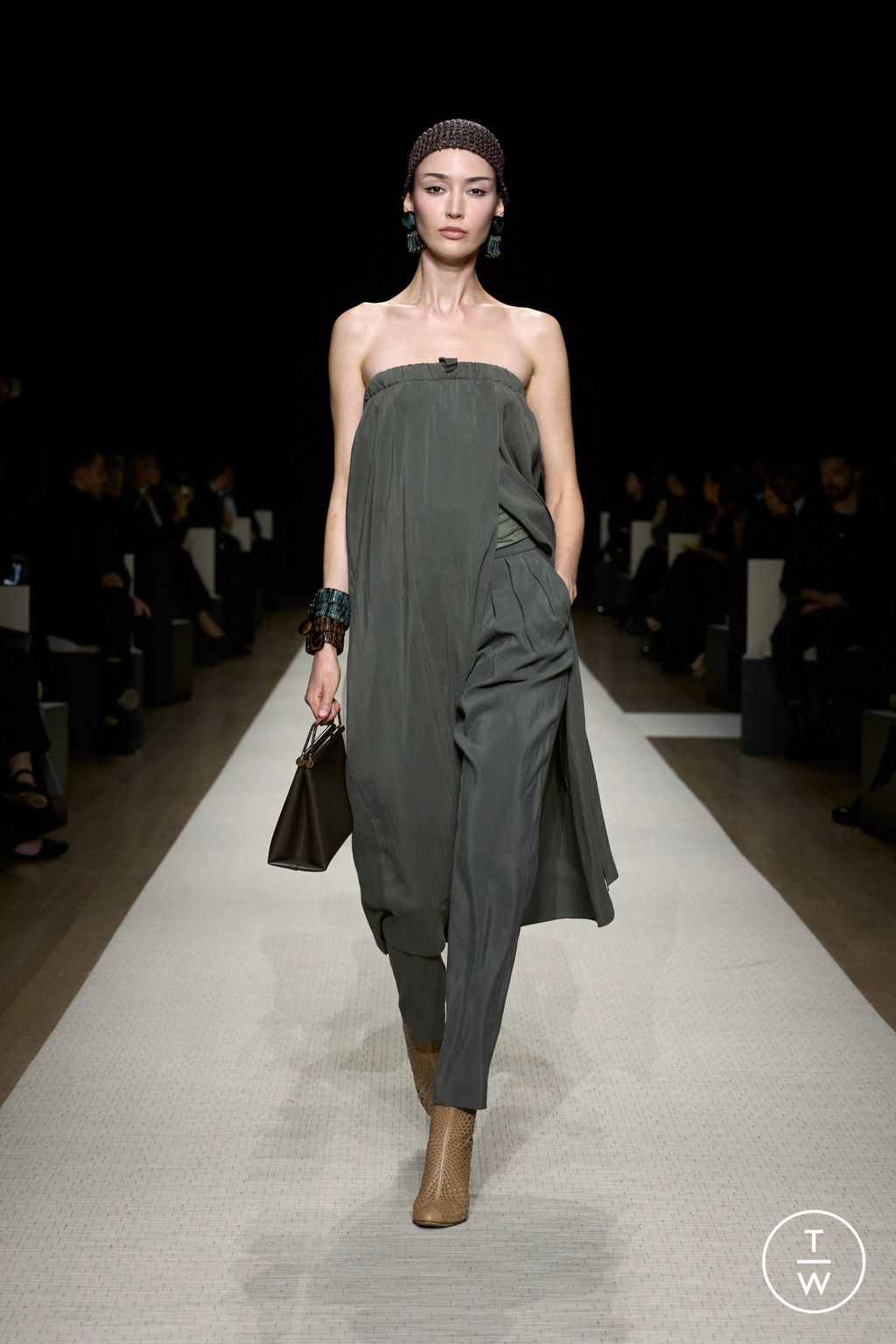 Fashion Week New York Spring/Summer 2025 look 24 from the Giorgio Armani collection womenswear