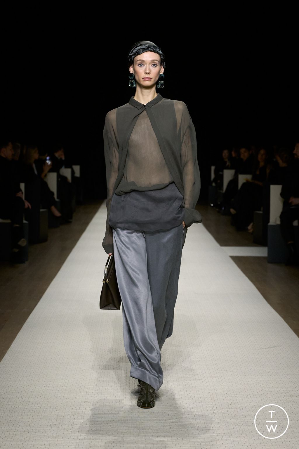 Fashion Week New York Spring/Summer 2025 look 29 from the Giorgio Armani collection womenswear