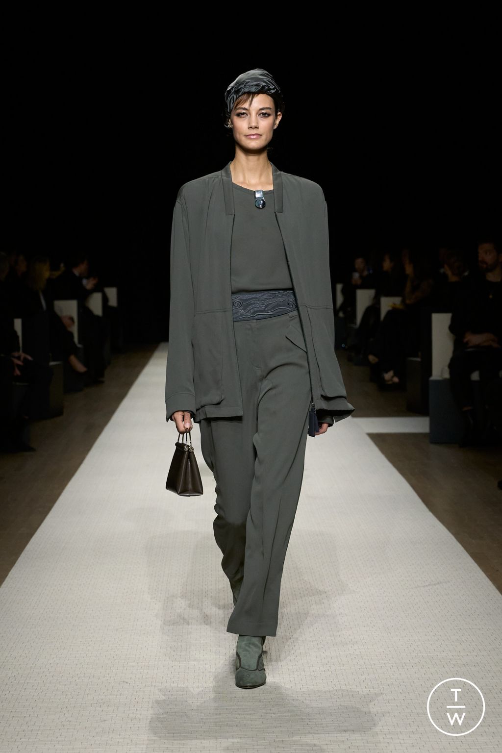 Fashion Week New York Spring/Summer 2025 look 33 from the Giorgio Armani collection womenswear