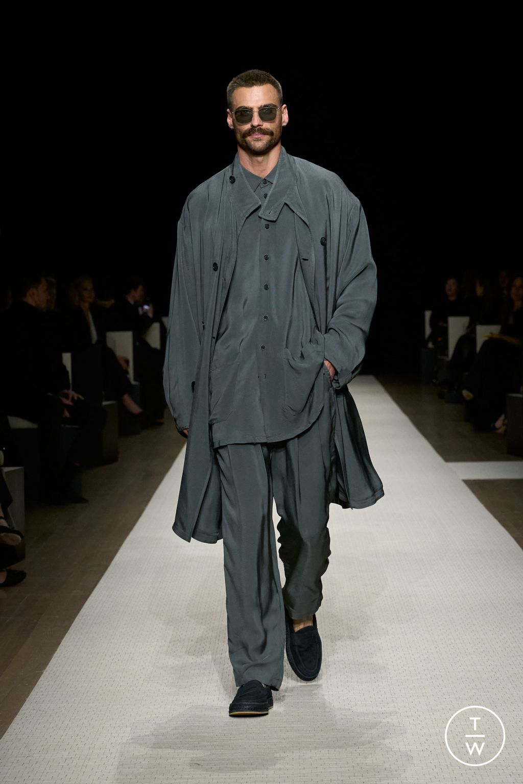 Fashion Week New York Spring/Summer 2025 look 34 from the Giorgio Armani collection womenswear
