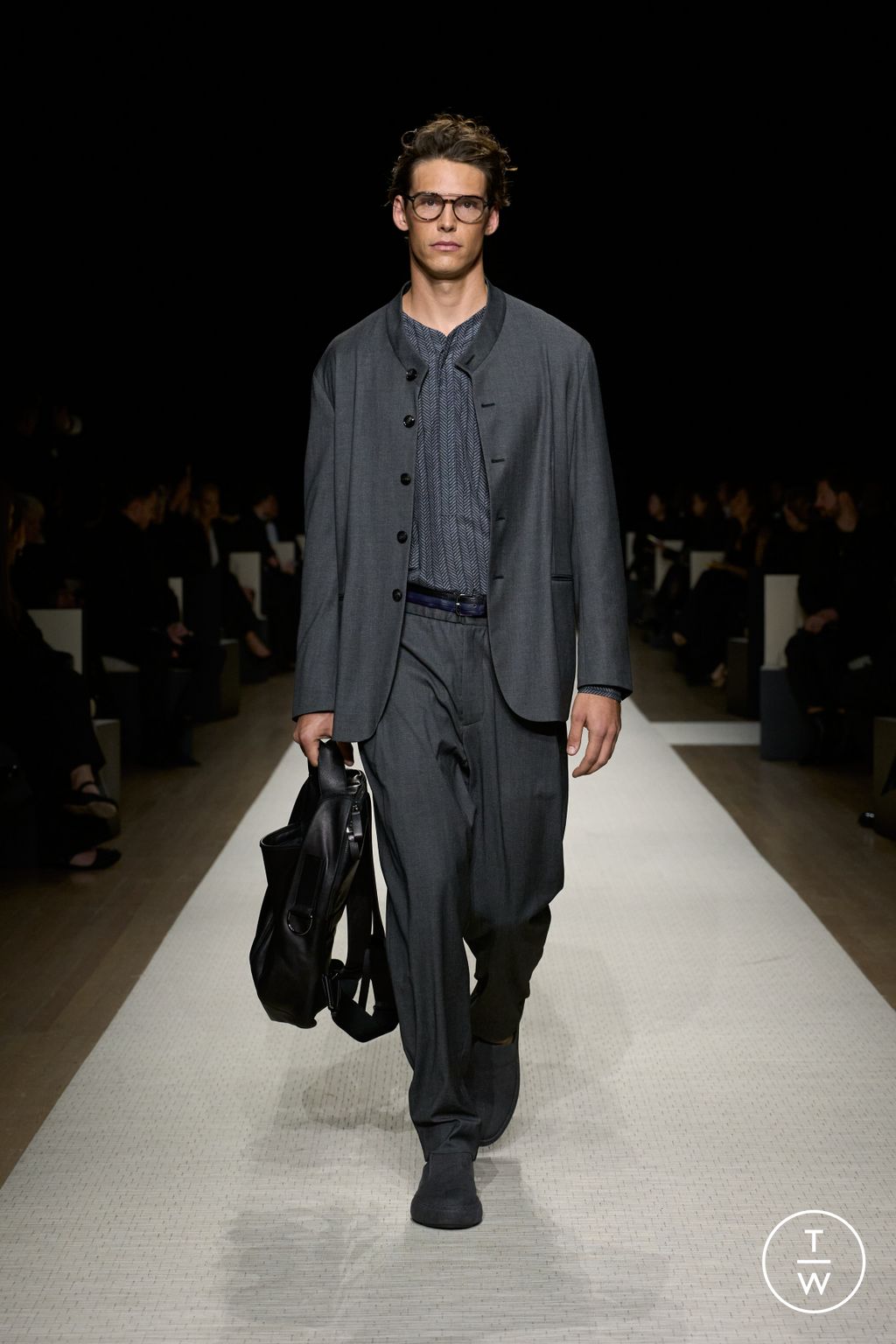 Fashion Week New York Spring/Summer 2025 look 37 from the Giorgio Armani collection womenswear