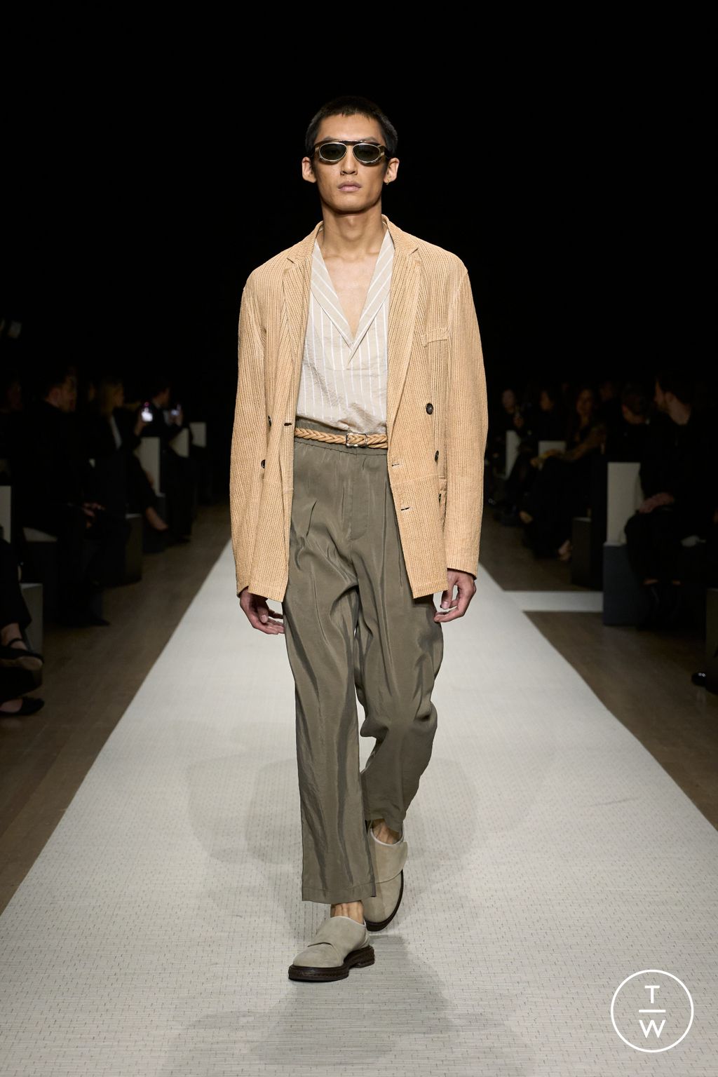 Fashion Week New York Spring/Summer 2025 look 41 from the Giorgio Armani collection womenswear