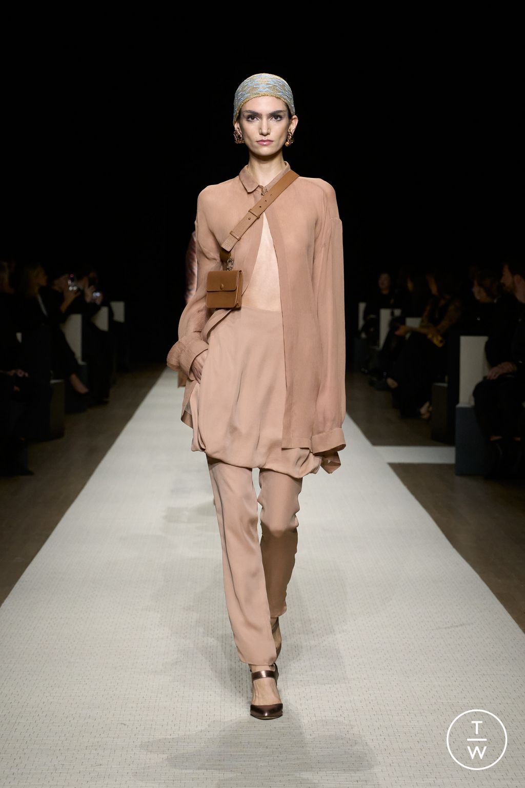 Fashion Week New York Spring/Summer 2025 look 45 from the Giorgio Armani collection womenswear