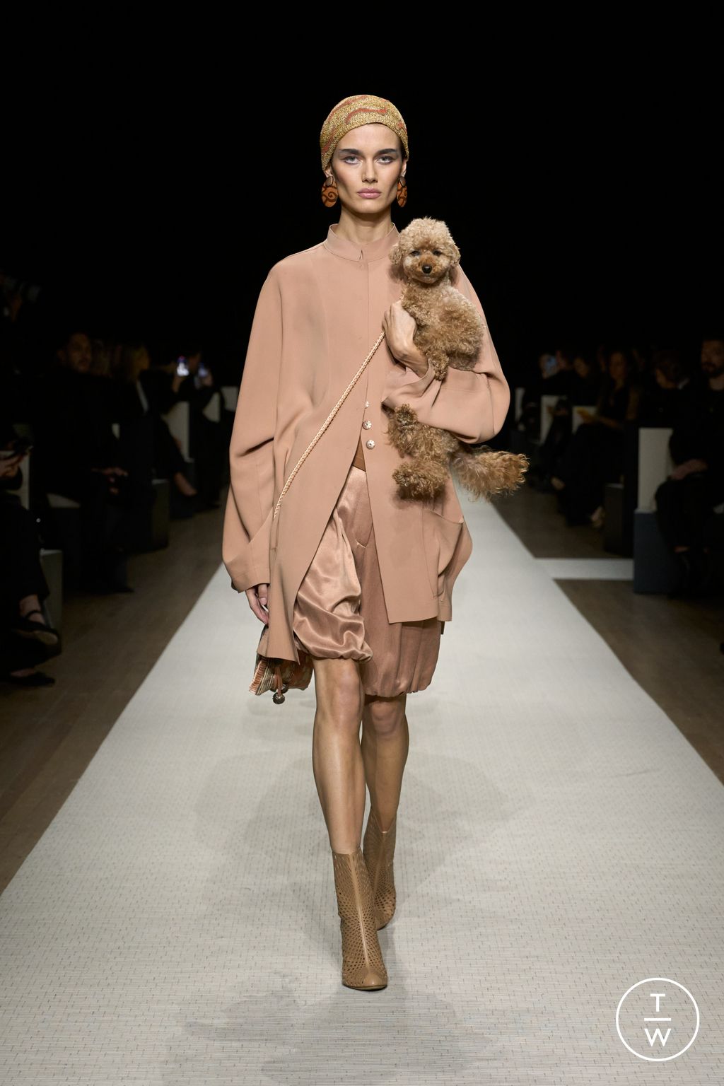 Fashion Week New York Spring/Summer 2025 look 47 from the Giorgio Armani collection womenswear