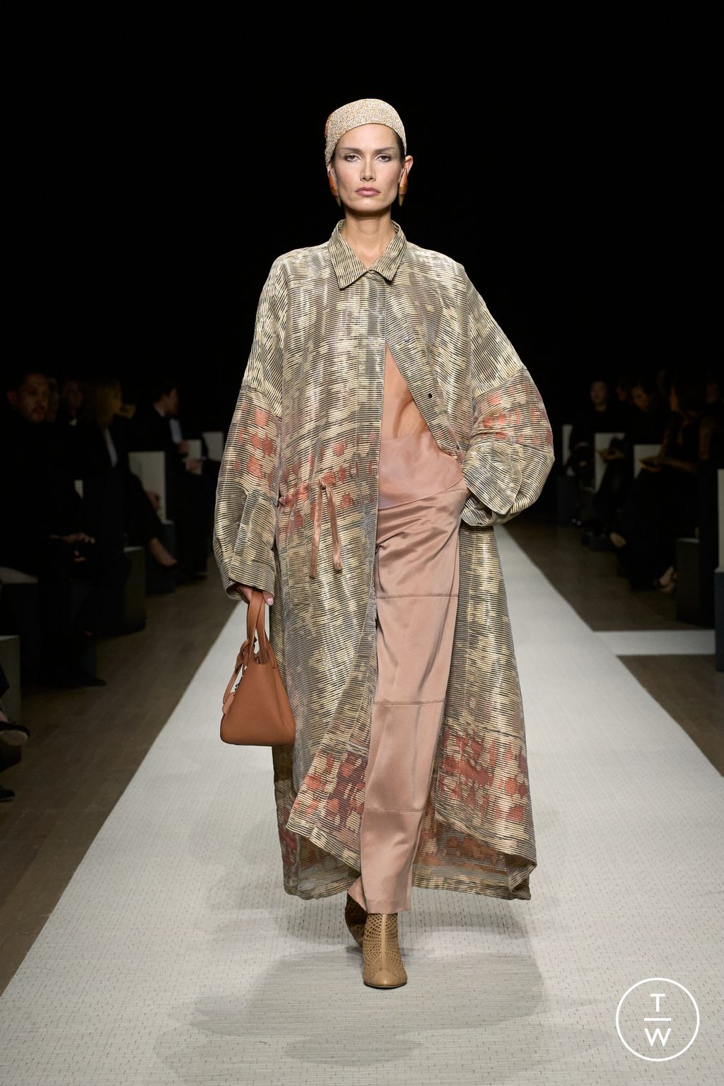 Fashion Week New York Spring/Summer 2025 look 50 from the Giorgio Armani collection womenswear