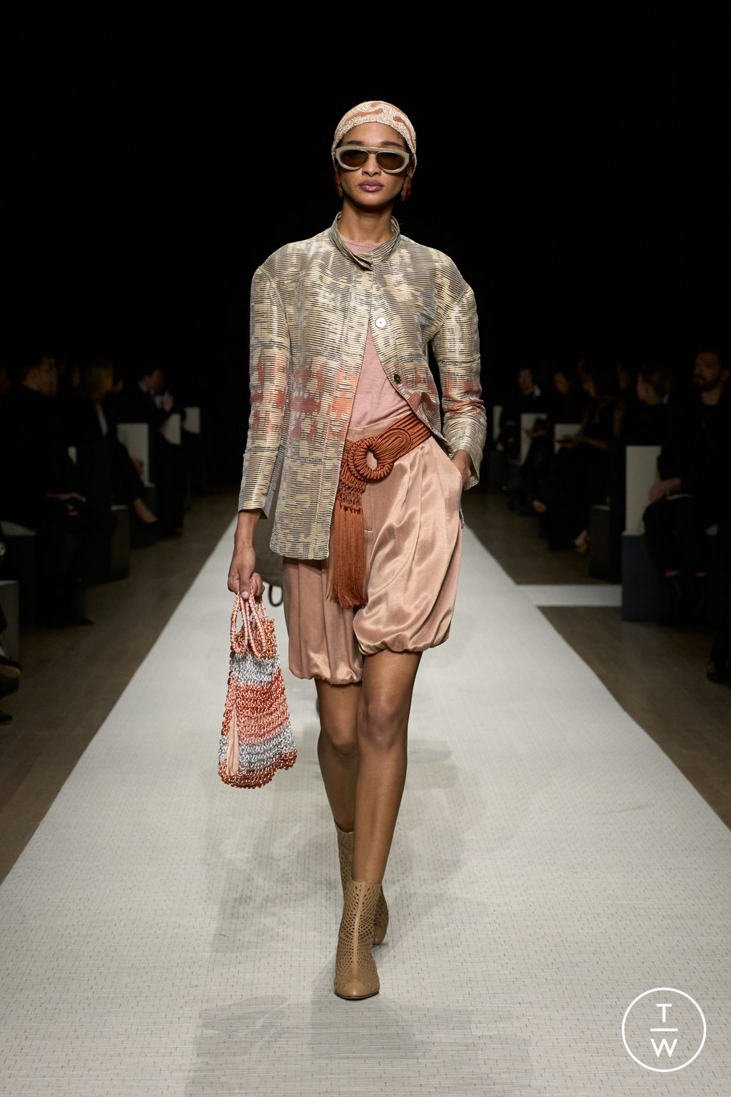 Fashion Week New York Spring/Summer 2025 look 51 from the Giorgio Armani collection womenswear