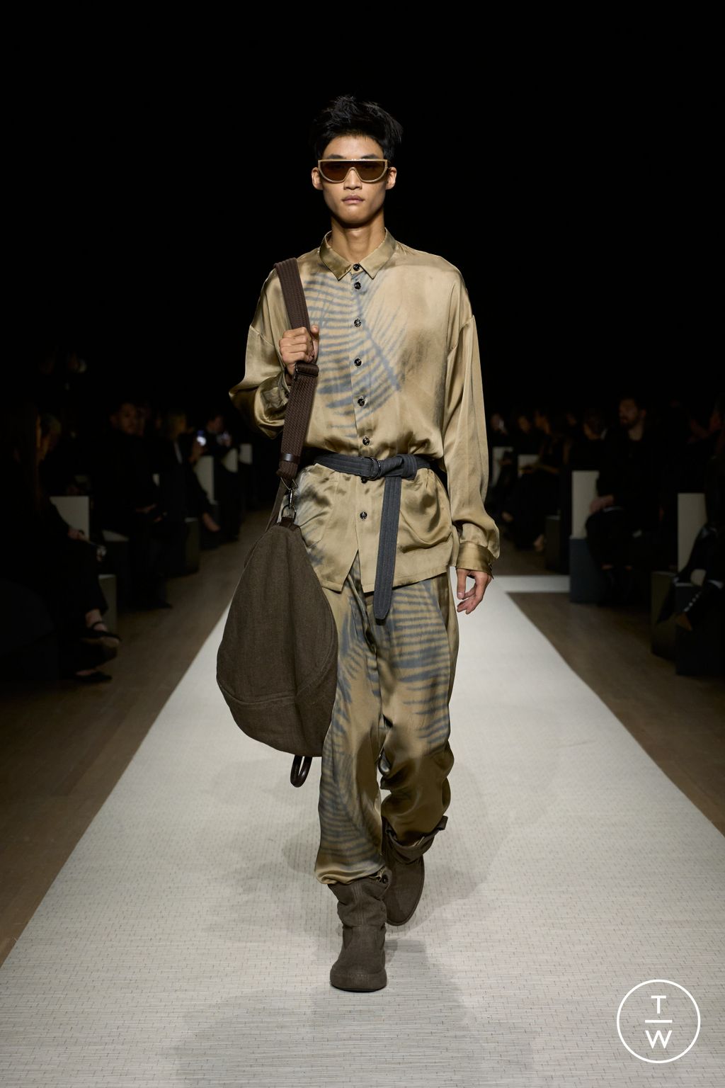 Fashion Week New York Spring/Summer 2025 look 52 from the Giorgio Armani collection womenswear