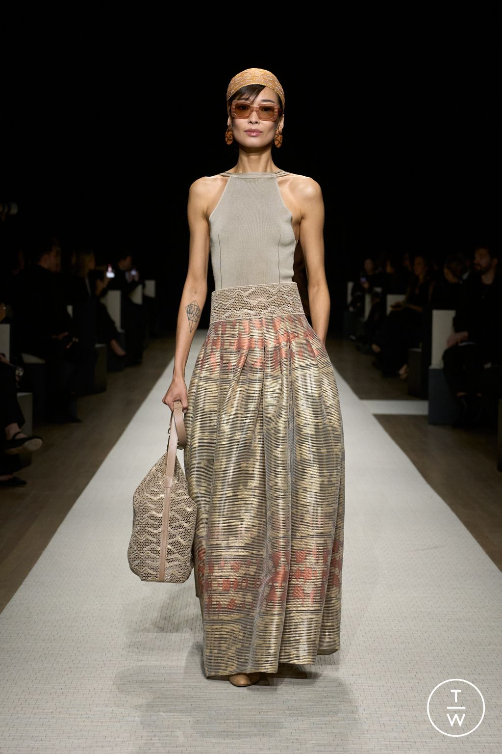 Fashion Week New York Spring/Summer 2025 look 55 from the Giorgio Armani collection womenswear