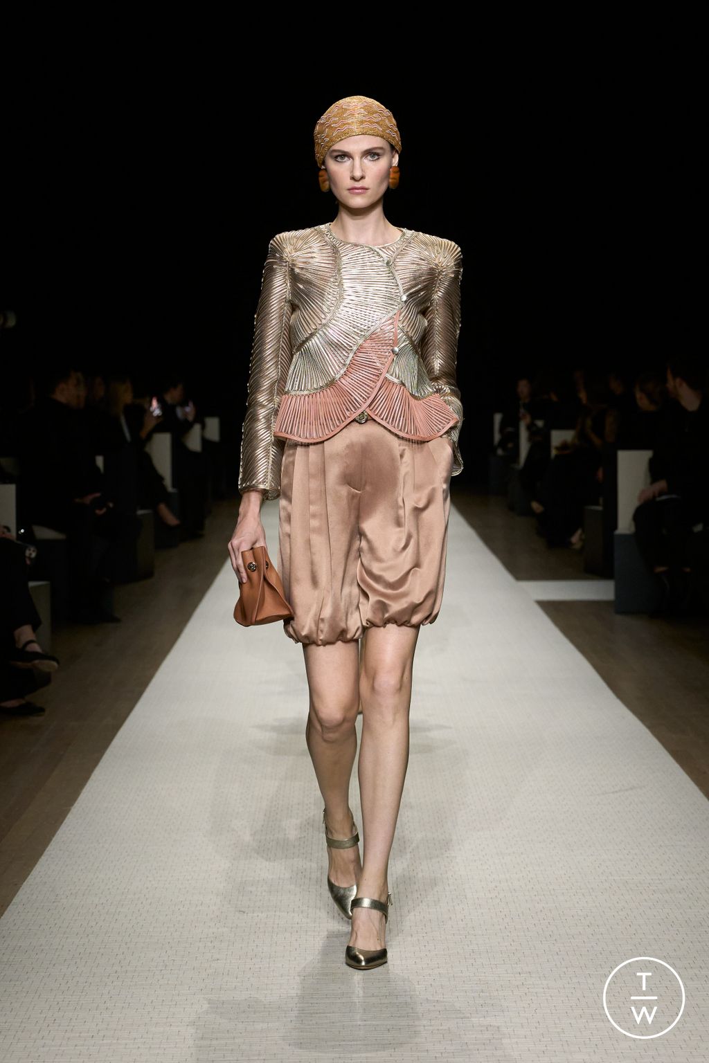 Fashion Week New York Spring/Summer 2025 look 56 from the Giorgio Armani collection womenswear