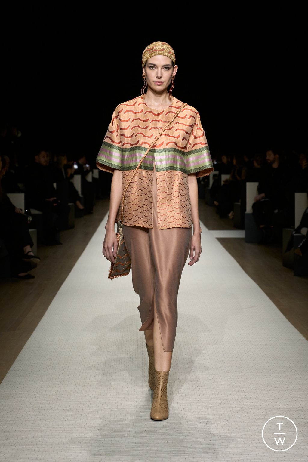 Fashion Week New York Spring/Summer 2025 look 57 from the Giorgio Armani collection womenswear