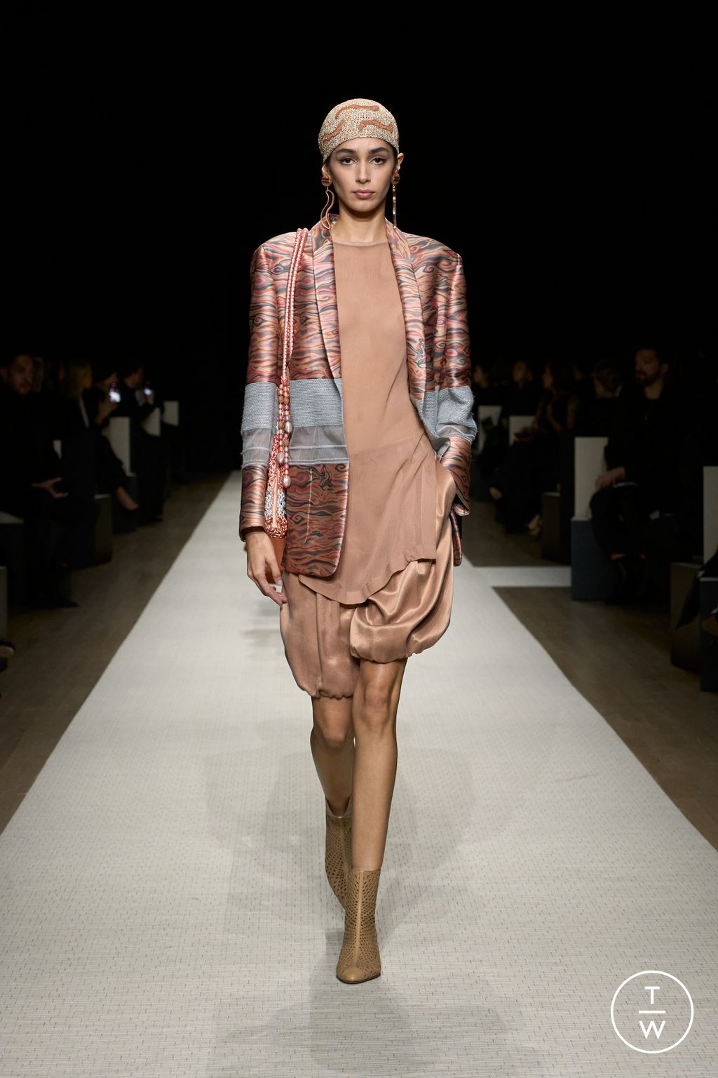 Fashion Week New York Spring/Summer 2025 look 58 from the Giorgio Armani collection womenswear