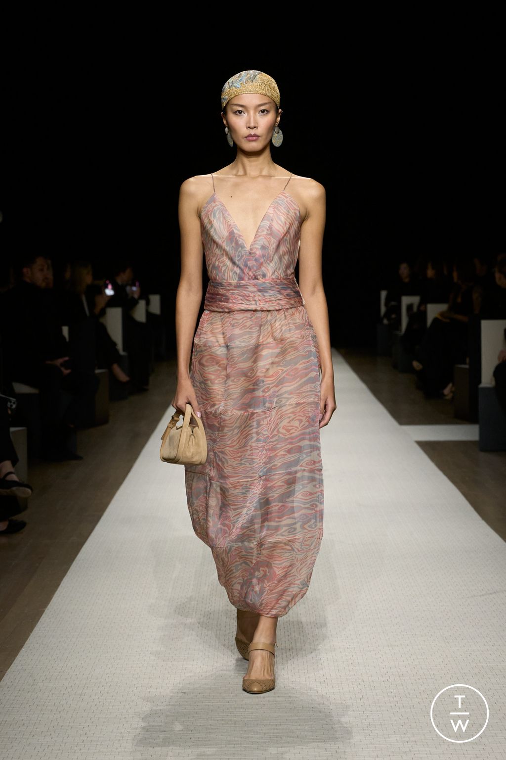 Fashion Week New York Spring/Summer 2025 look 61 from the Giorgio Armani collection womenswear