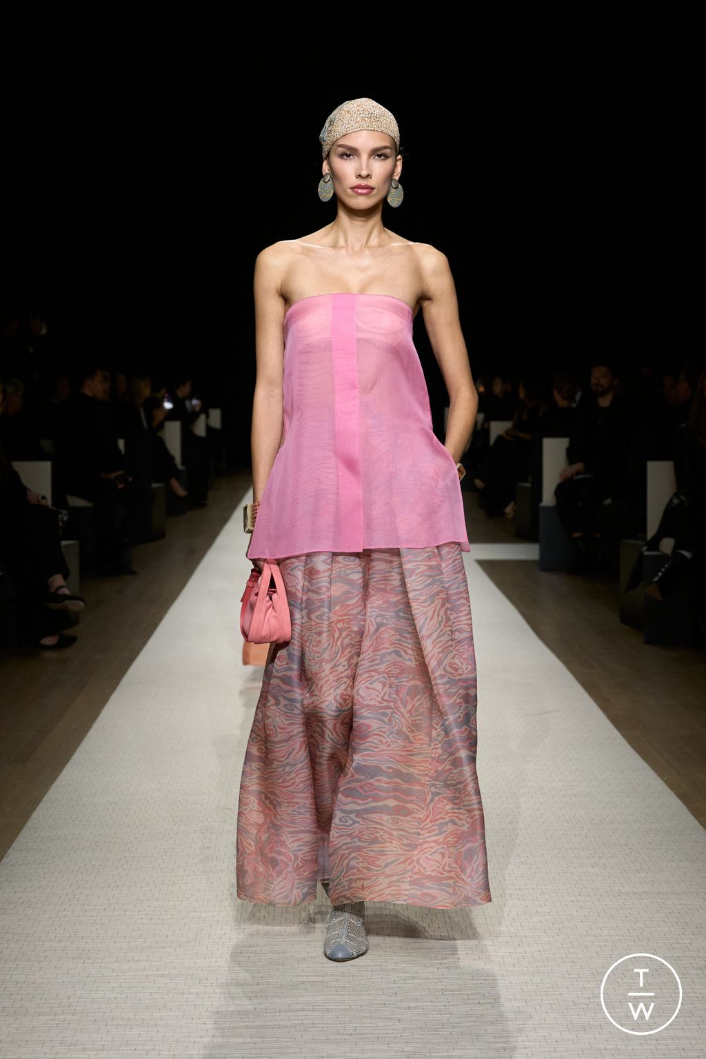 Fashion Week New York Spring/Summer 2025 look 62 from the Giorgio Armani collection womenswear