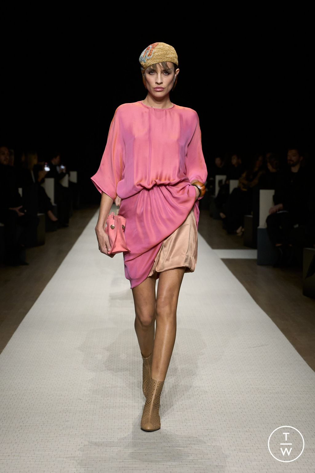 Fashion Week New York Spring/Summer 2025 look 65 from the Giorgio Armani collection womenswear