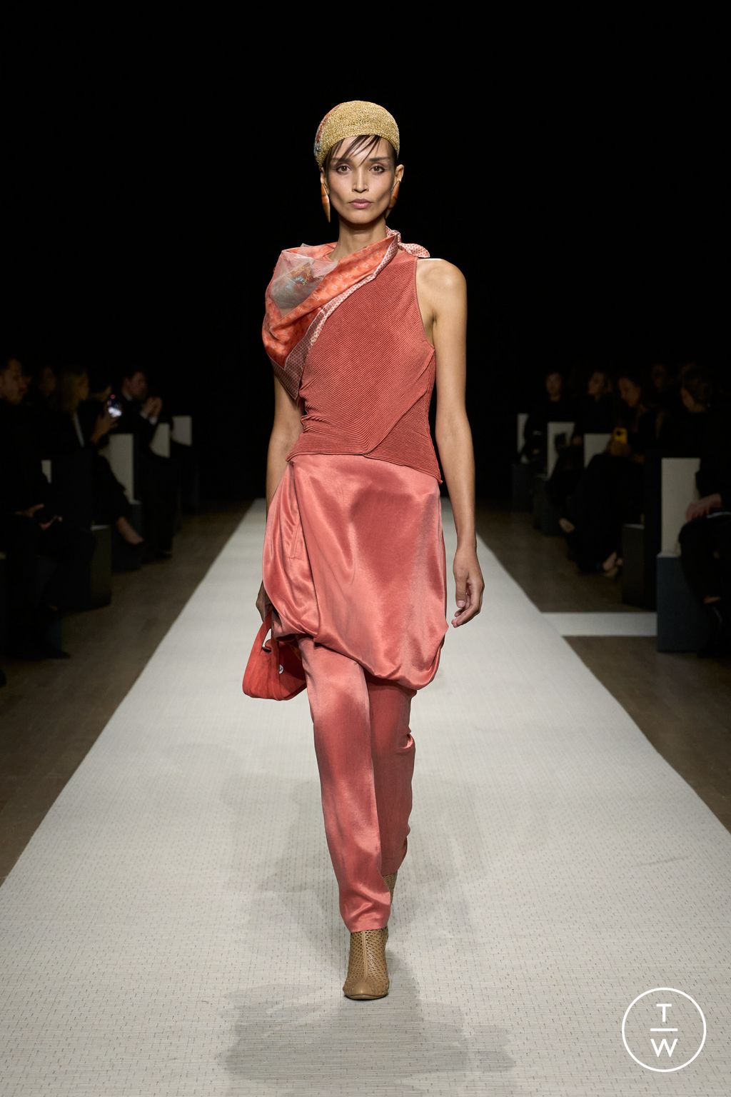 Fashion Week New York Spring-Summer 2025 look 67 from the Giorgio Armani collection womenswear