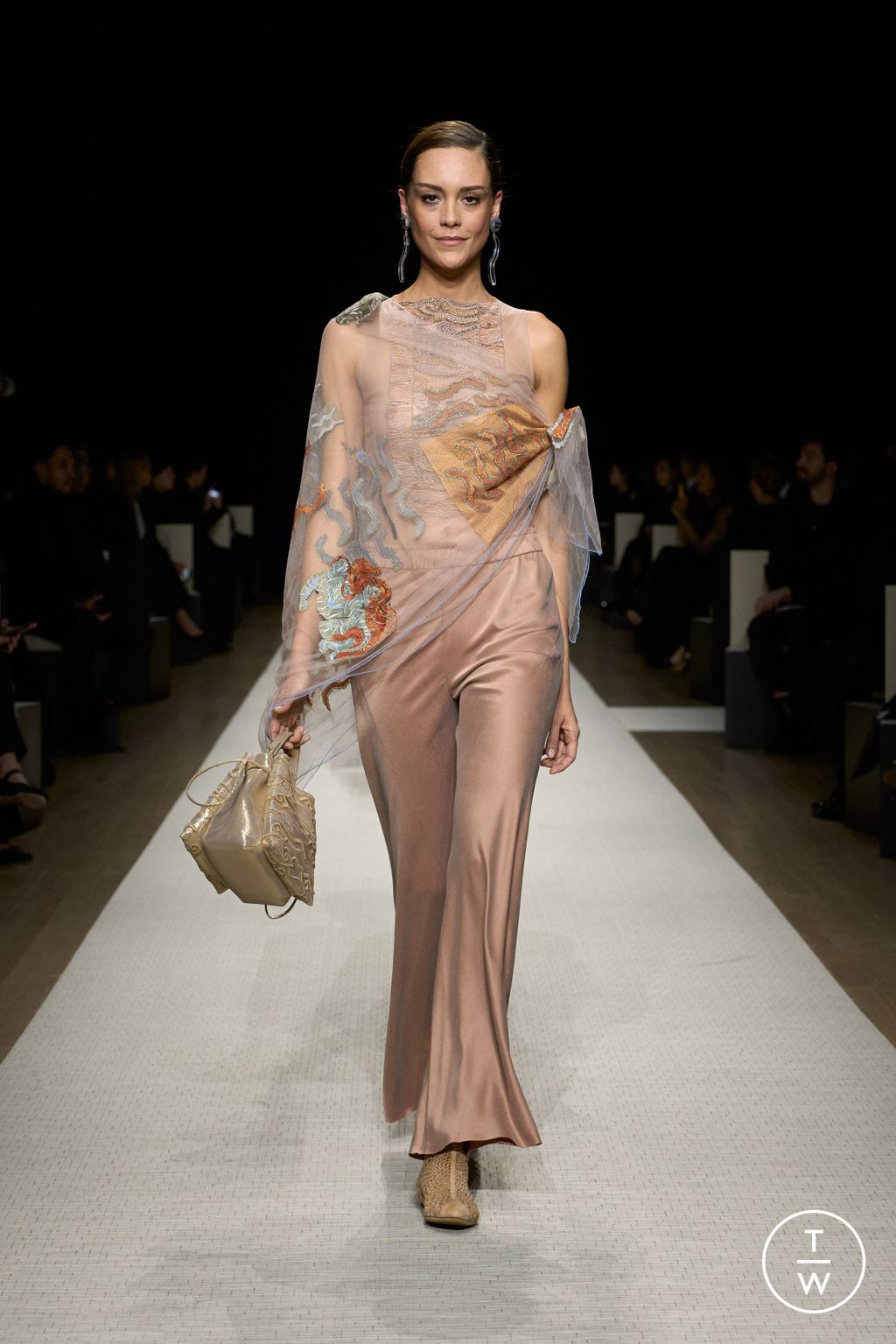 Fashion Week New York Spring/Summer 2025 look 76 from the Giorgio Armani collection womenswear