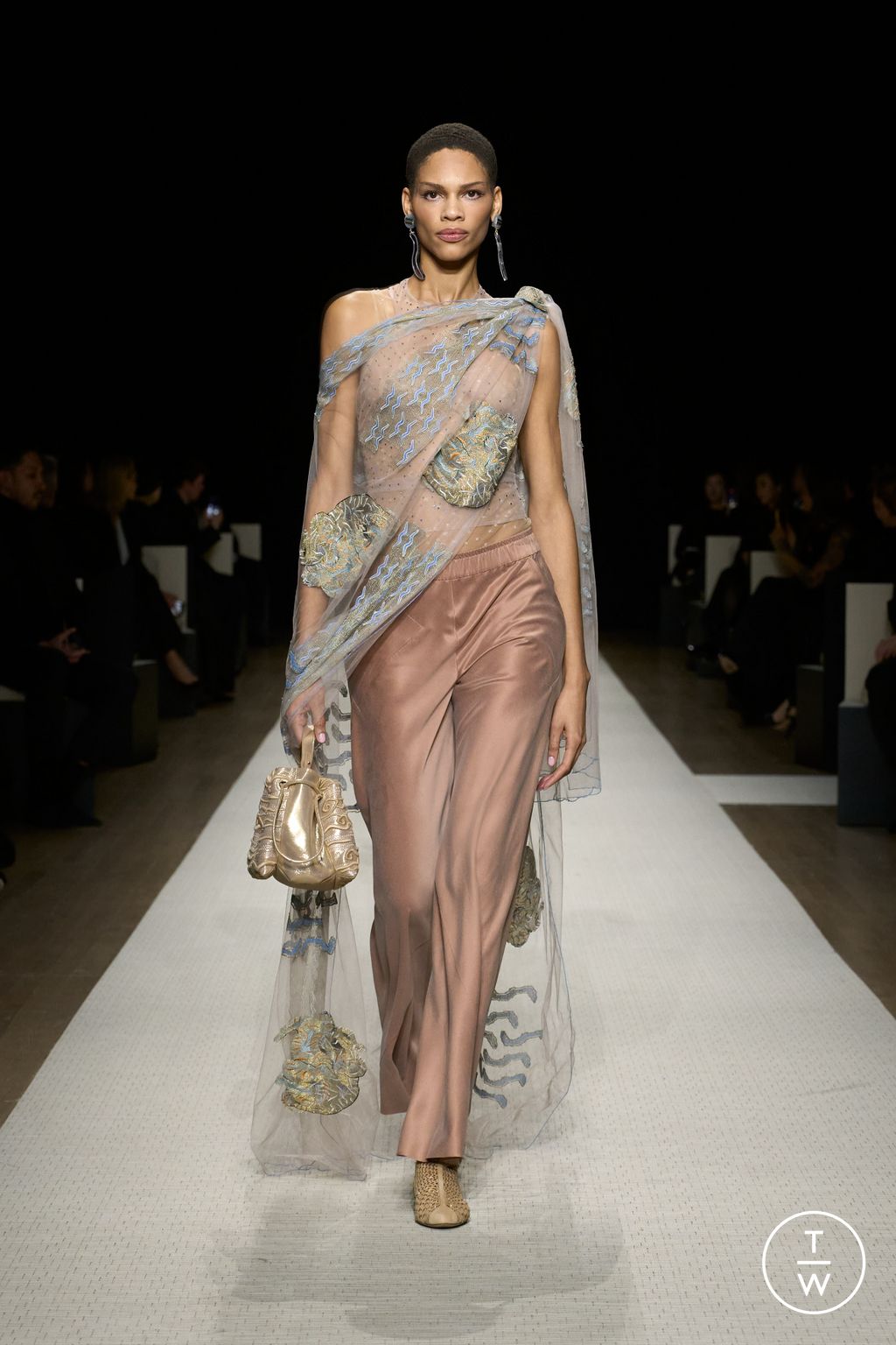 Fashion Week New York Spring/Summer 2025 look 77 from the Giorgio Armani collection womenswear