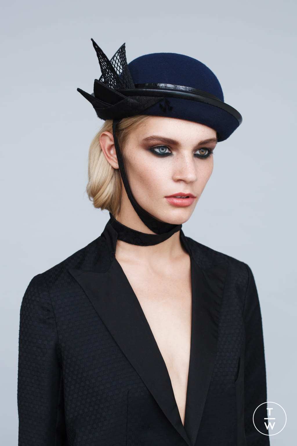 Fashion Week Paris Fall/Winter 2019 look 69 de la collection Iva Ksenevich womenswear accessories