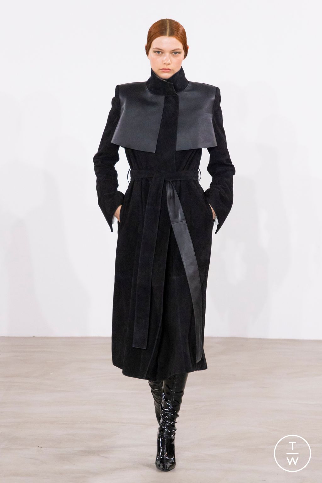 Fashion Week Paris Fall/Winter 2024 look 3 de la collection Galvan womenswear
