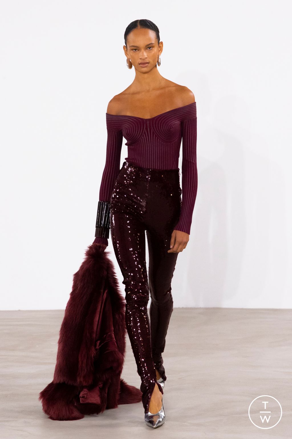 Fashion Week Paris Fall/Winter 2024 look 21 de la collection Galvan womenswear
