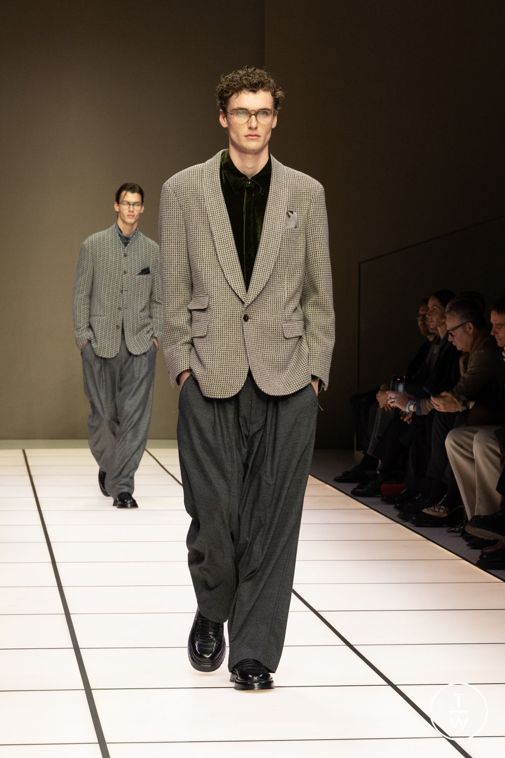 Fashion Week Milan Fall/Winter 2026 look 1 de la collection Giorgio Armani menswear