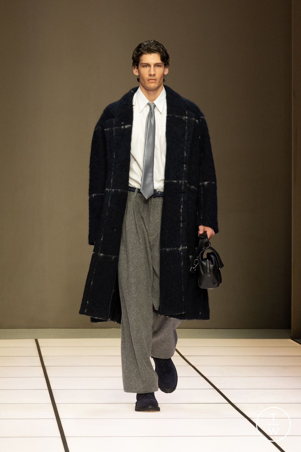 Fashion Week Milan Fall/Winter 2026 look 102 de la collection Giorgio Armani menswear