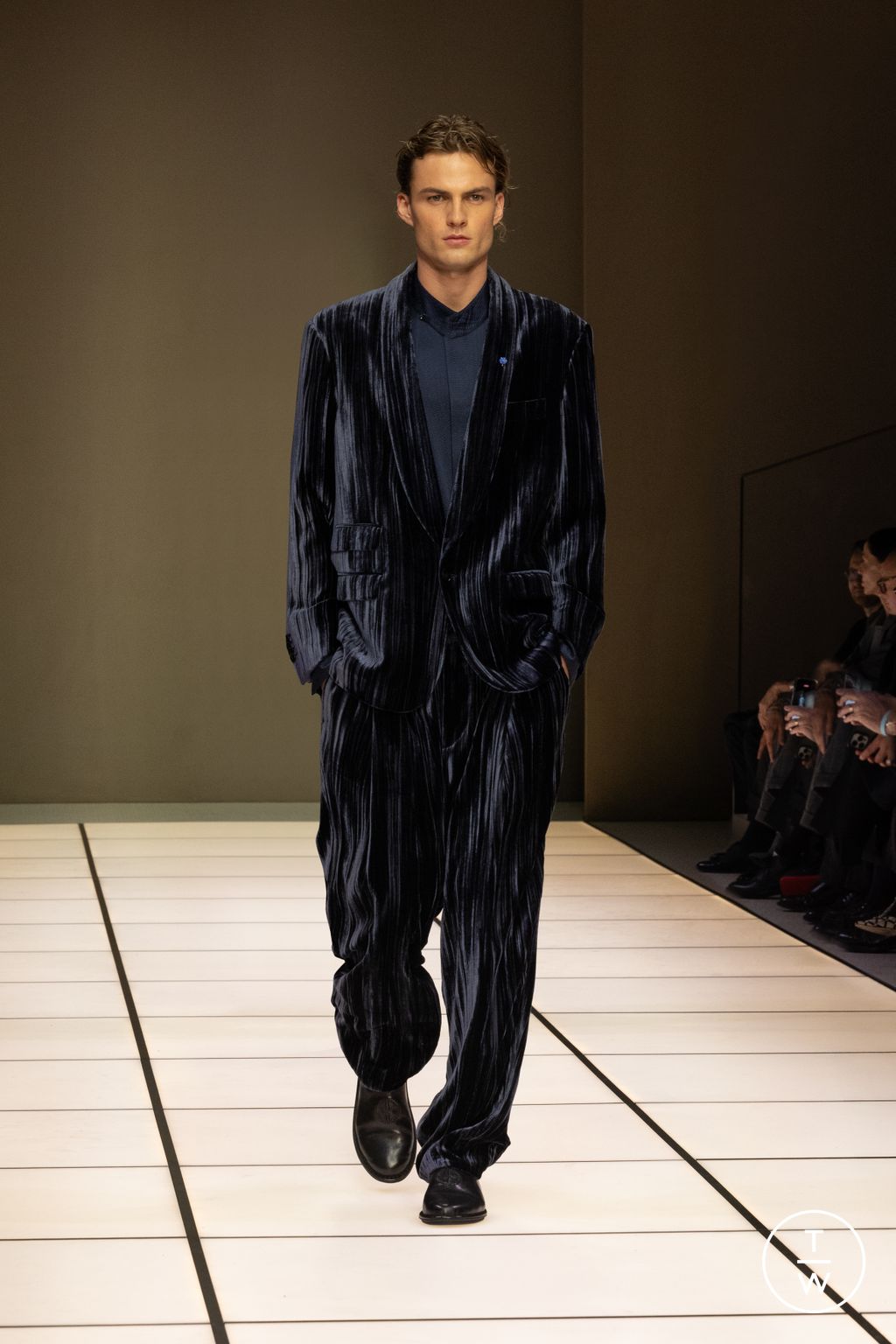 Fashion Week Milan Fall/Winter 2026 look 125 de la collection Giorgio Armani menswear