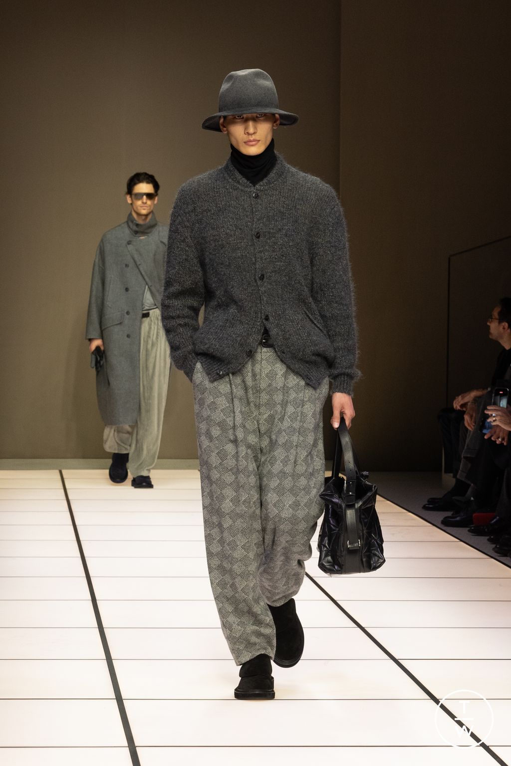 Fashion Week Milan Fall/Winter 2026 look 15 de la collection Giorgio Armani menswear