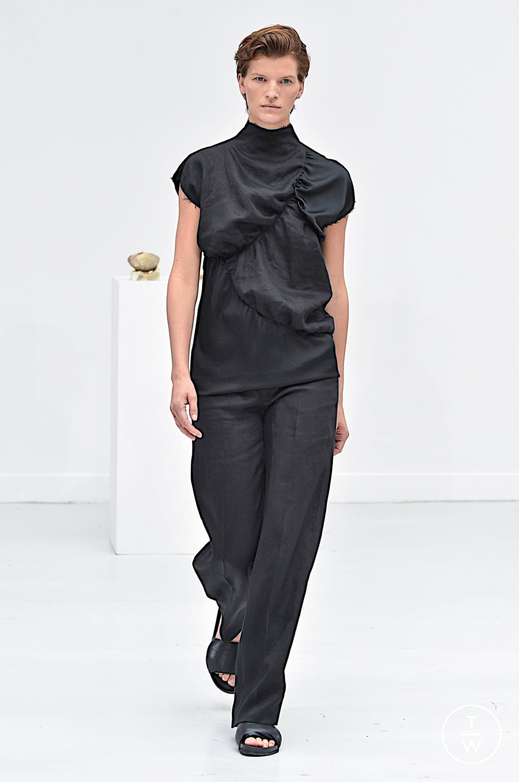 Fashion Week Paris Spring/Summer 2021 look 29 from the GAUCHERE collection womenswear