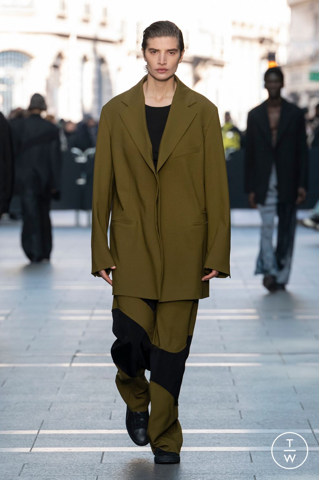 Fashion Week Paris Fall/Winter 2023 look 19 from the GAUCHERE collection womenswear
