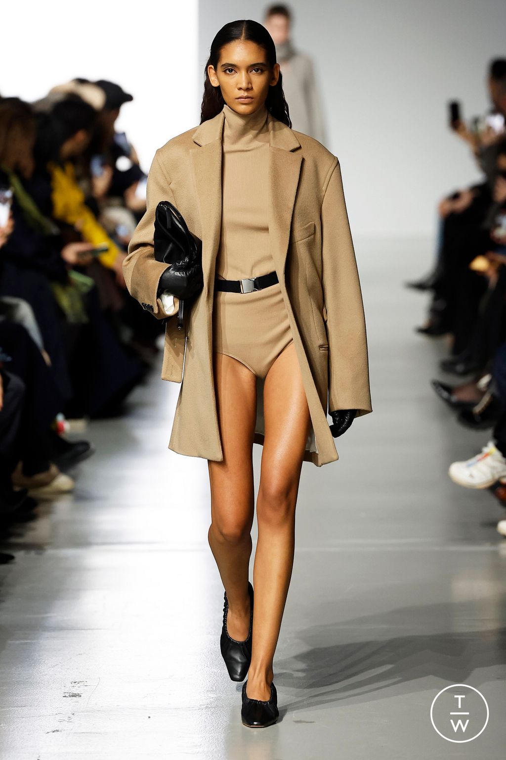 Fashion Week Paris Fall/Winter 2024 look 6 de la collection GAUCHERE womenswear