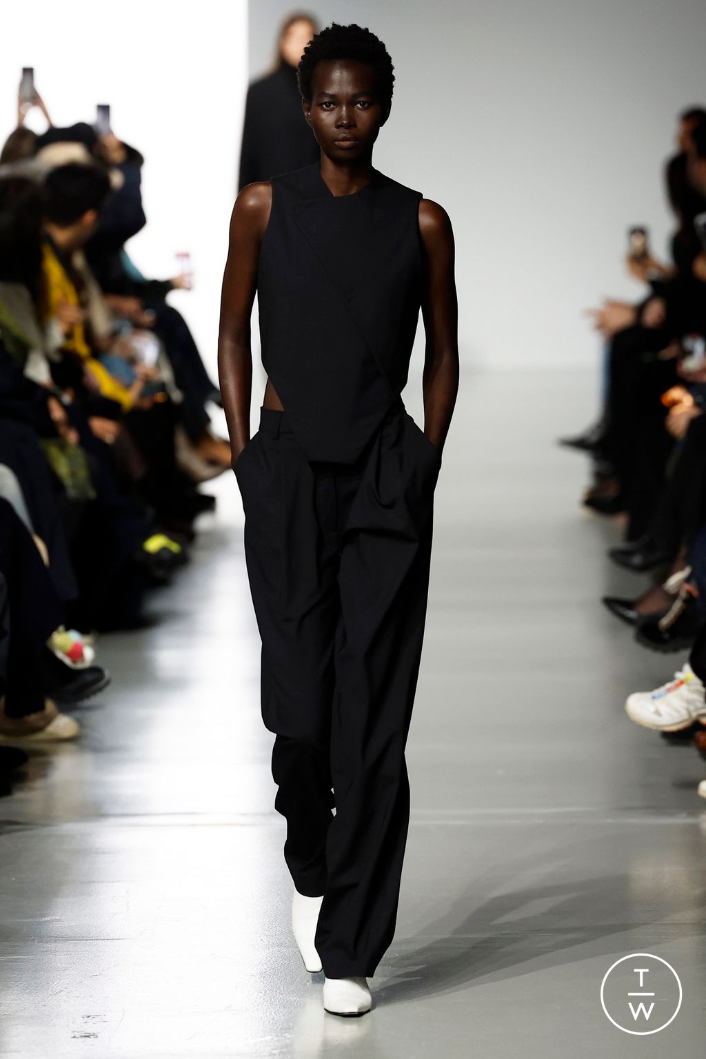 Fashion Week Paris Fall/Winter 2024 look 16 de la collection GAUCHERE womenswear