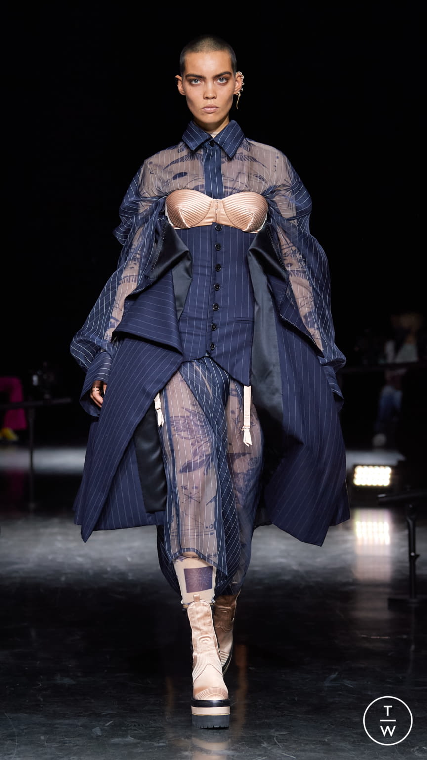Fashion Week Paris Fall/Winter 2021 look 1 de la collection Jean Paul Gaultier couture