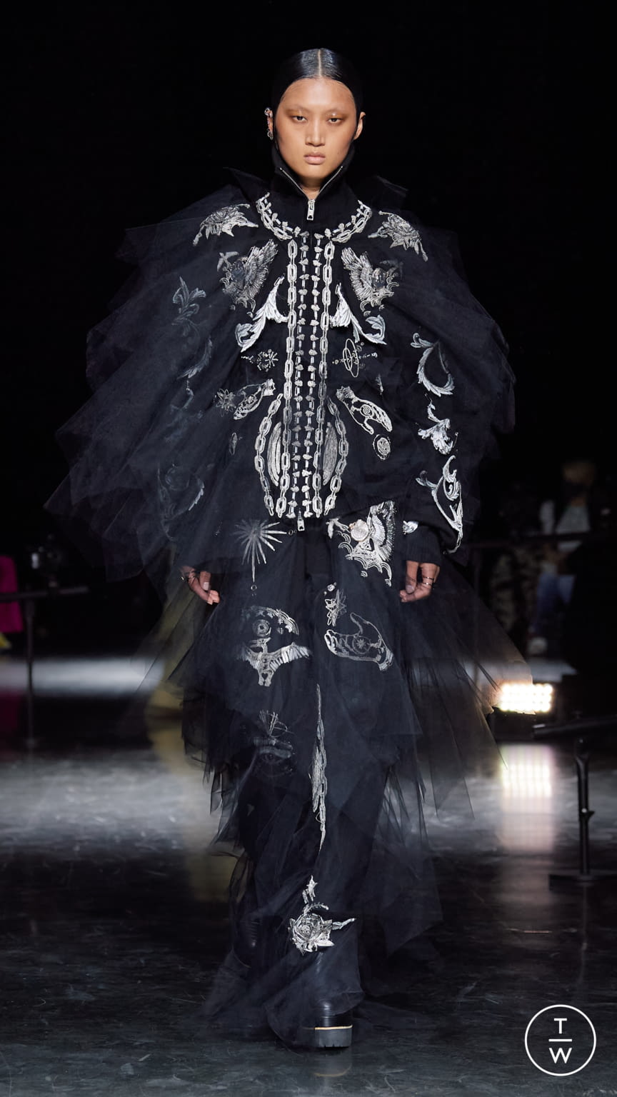 Fashion Week Paris Fall/Winter 2021 look 5 de la collection Jean Paul Gaultier couture