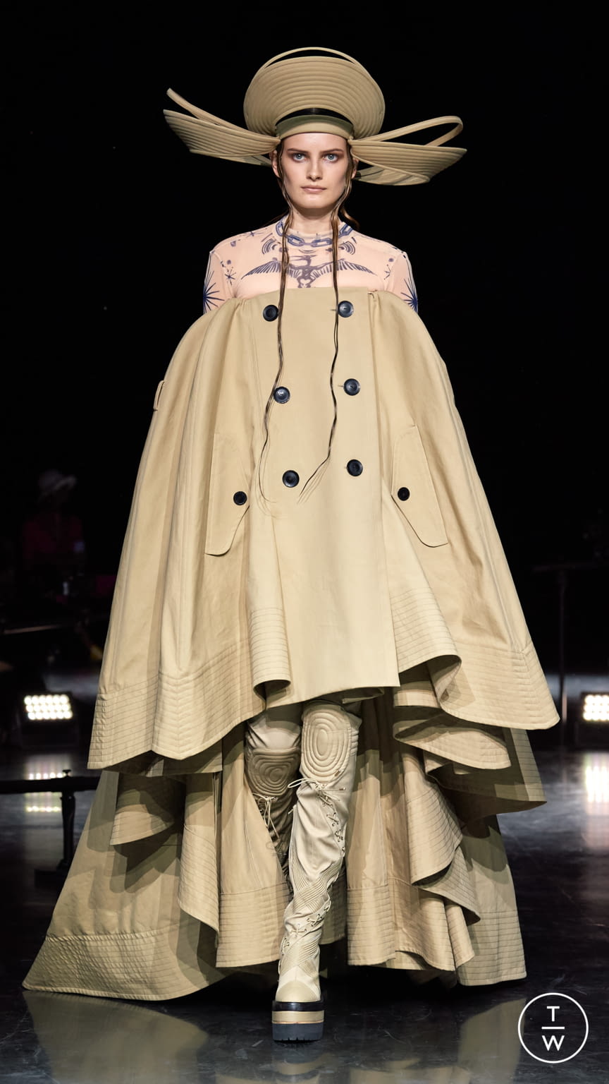 Fashion Week Paris Fall/Winter 2021 look 7 from the Jean Paul Gaultier collection 高级定制