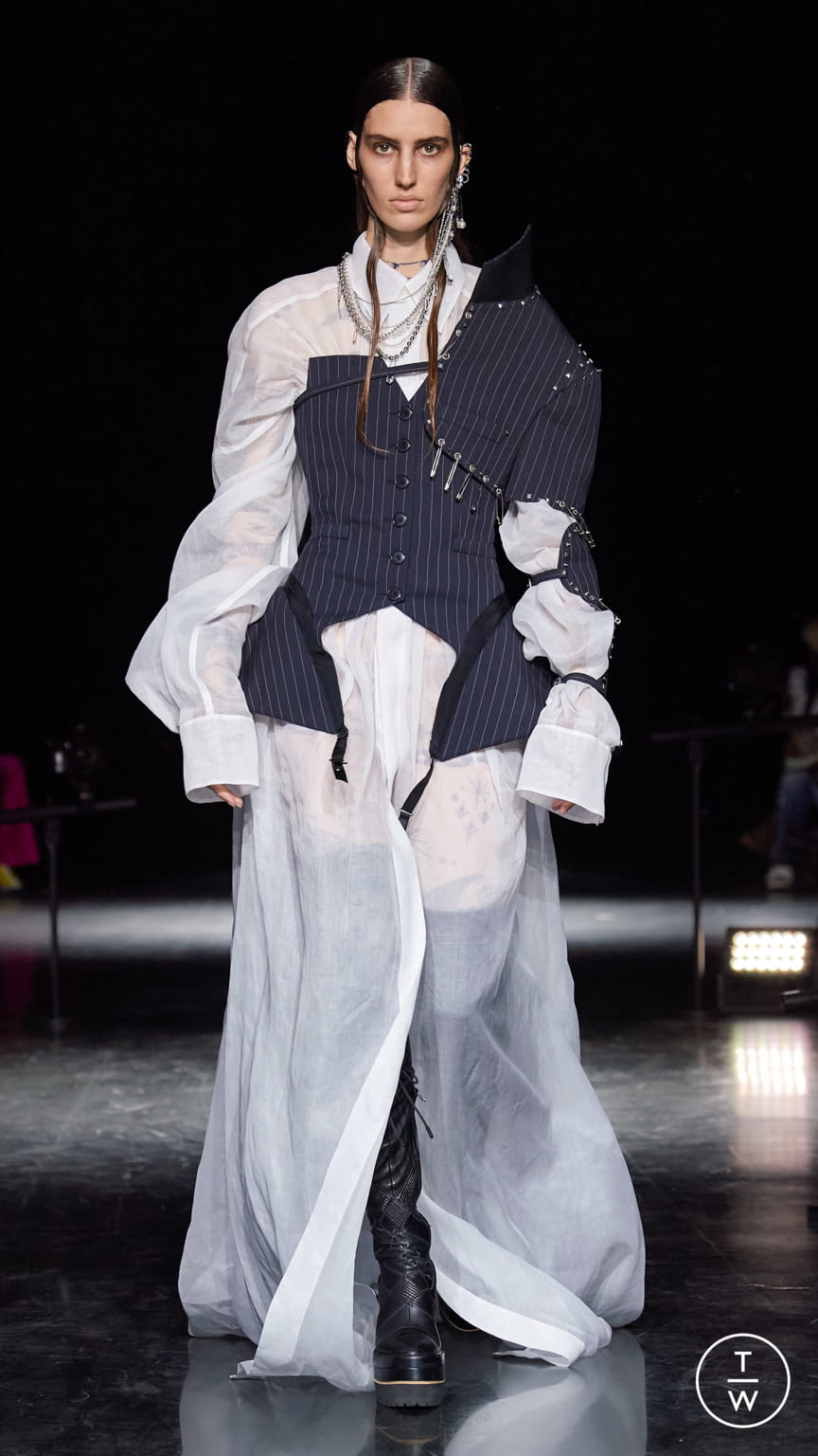 Fashion Week Paris Fall/Winter 2021 look 11 from the Jean Paul Gaultier collection couture