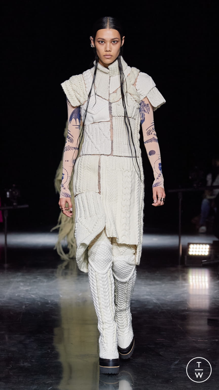 Fashion Week Paris Fall/Winter 2021 look 15 de la collection Jean Paul Gaultier couture