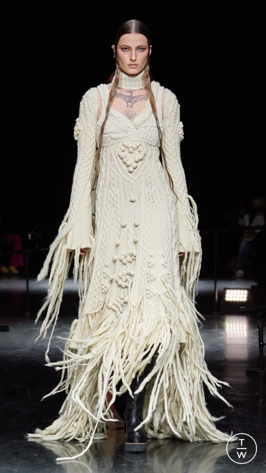 Fashion Week Paris Fall/Winter 2021 look 16 from the Jean Paul Gaultier collection 高级定制