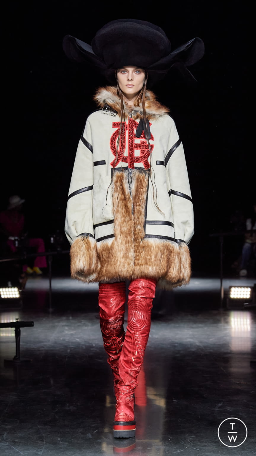 Fashion Week Paris Fall/Winter 2021 look 17 from the Jean Paul Gaultier collection couture