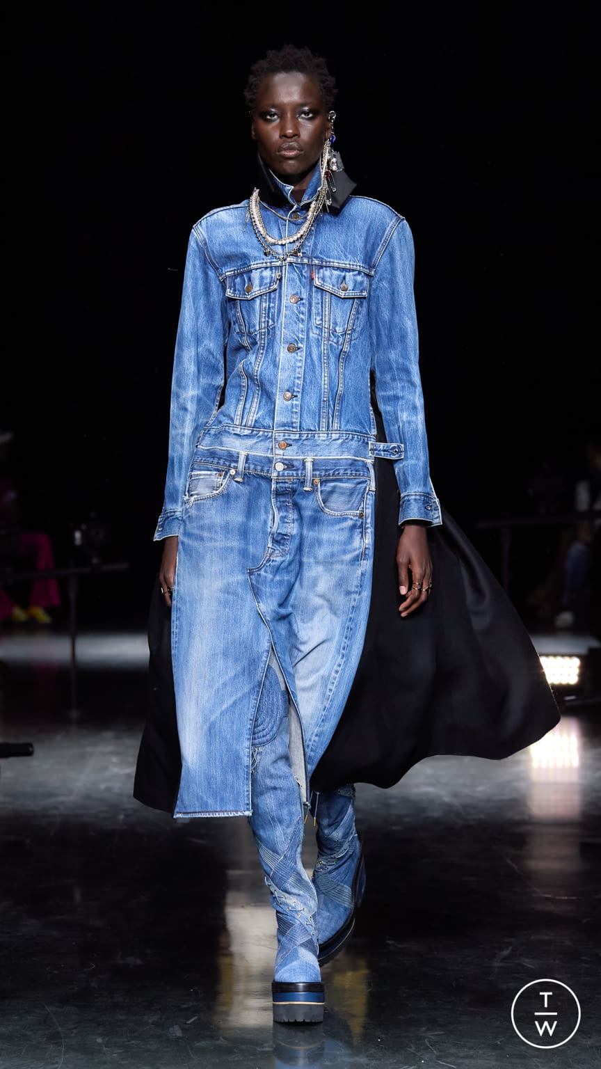 Fashion Week Paris Fall/Winter 2021 look 21 from the Jean Paul Gaultier collection 高级定制