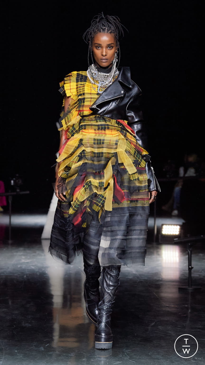 Fashion Week Paris Fall/Winter 2021 look 26 de la collection Jean Paul Gaultier couture