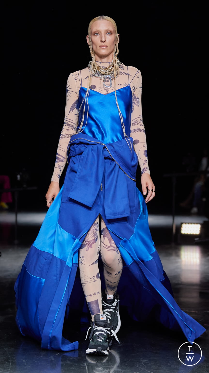 Fashion Week Paris Fall/Winter 2021 look 30 de la collection Jean Paul Gaultier couture